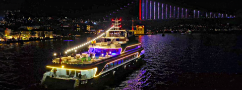 Luxuriöse Megayacht-Tour in Istanbul mit 3-Gänge-Menü und 25% Rabatt!